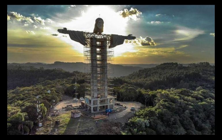 Esta semana fueron instalados los brazos y la cabeza de la estatua, de 43 metros de altura. GETTY IMAGES