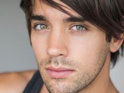 El actor argentino Leo Deluglio es parte de la nueva serie ¿Quién mató a Sara?. NETFLIX,INC /CORTESÍA