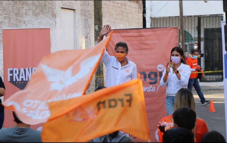 Frangie durante su visita a la colonia Jocotán de cara a las elecciones del próximo 06 de junio. Cortesía