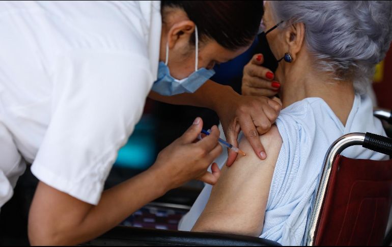 Serán 100 mil 620 vacunas del laboratorio Pfizer-BioNTech las que se destinen a la inoculación en estas dos demarcaciones del Estado, así como a la aplicación de segundas dosis en Tlaquepaque. XINHUA/M. LÓPEZ