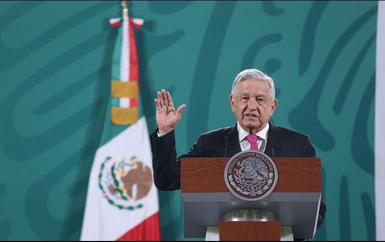 AMLO afirmó que en sexenios pasados los conceptos de patria y soberanía nacional se dejaron en el olvido o eran usados como anacronismos. EFE / S. Gutiérrez