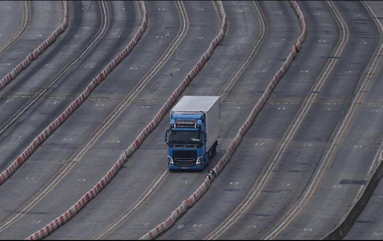 La comercialización de vehículos pesados en marzo fue de dos mil 702 unidades, lo que representa un aumento del 15 por ciento. EFE/ARCHIVO