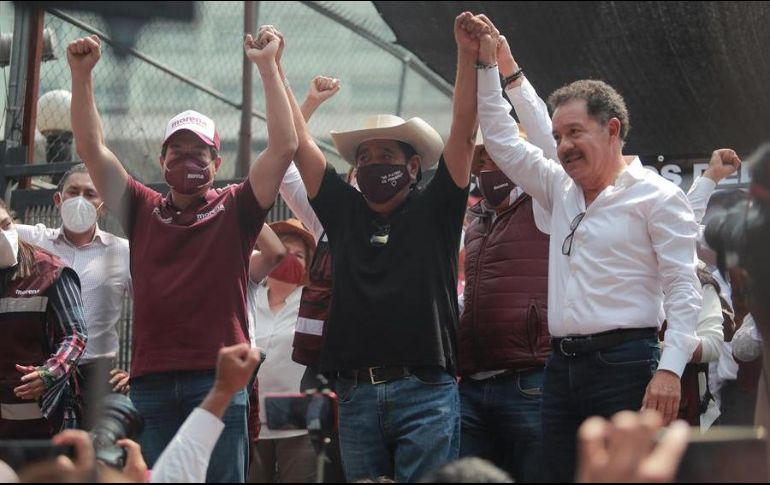 Mario Delgado (i) defendió que Félix Salgado Macedonio (c) siempre se ha manifestado de manera pacífica. EFE/C. Ramírez