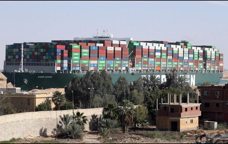 El buque llevaba mercancías por valor de tres mil 500 millones de dólares cuando se estancó el pasado 23 de marzo. EFE/ARCHIVO