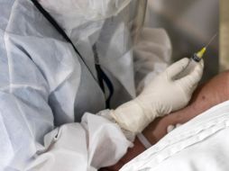 Desde hace unas semanas, el número total de camas habilitadas a nivel estatal para pacientes COVID-19 se redujo de 3 mil 33 a 2 mil 761 espacios. AFP/ARCHIVO