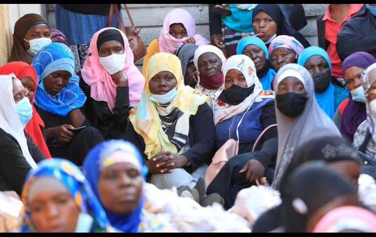 El Ramadán es marcado por oraciones más largas, ayunos del amanecer al anochecer y reuniones nocturnas con familiares y amigos. EFE/A. Ufumeli