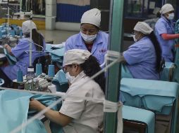 De los casi cinco millones de trabajadores subcontratados en el país apenas dos podrían pasar a nómina y el resto a otras figuras como la de contrato por honorarios. NOTIMEX/Archivo