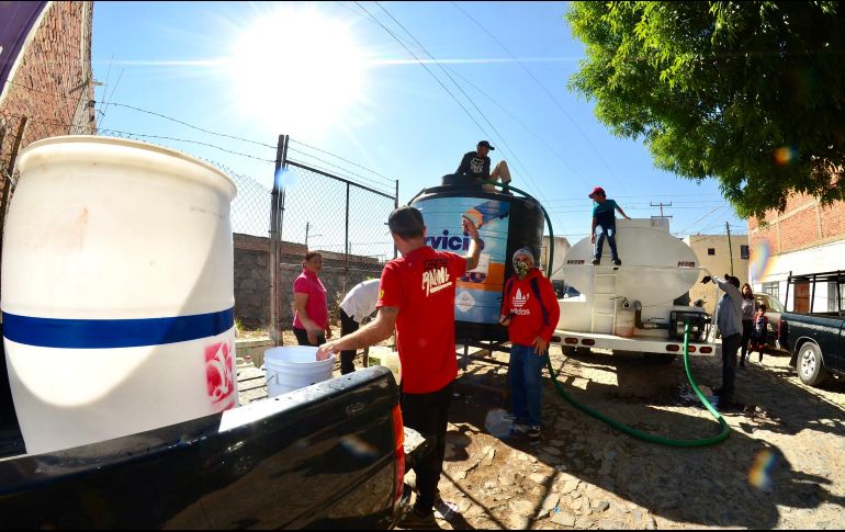 La distribución de pipas tiene el objetivo de minimizar las afectaciones a las colonias que se encuentran dentro del operativo de suministro rotatorio. ESPECIAL / SIAPA