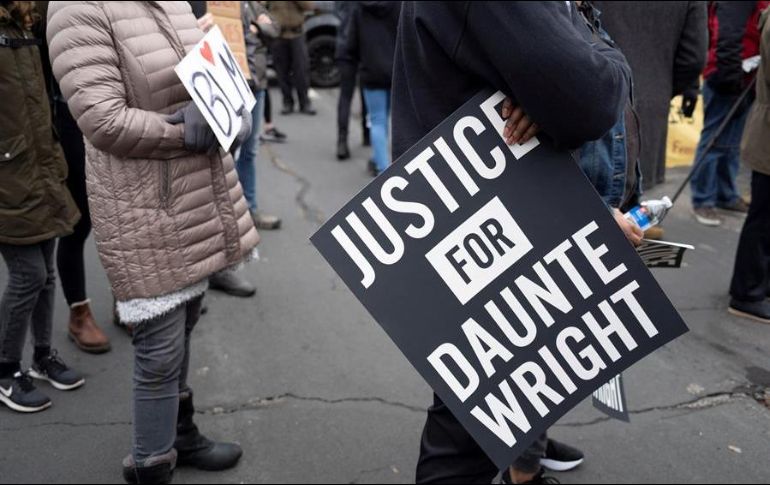 Wright, de 20 años, falleció el domingo a bordo del vehículo que conducía; su deceso generó intensas manifestaciones este fin de semana. EFE/T. Evans