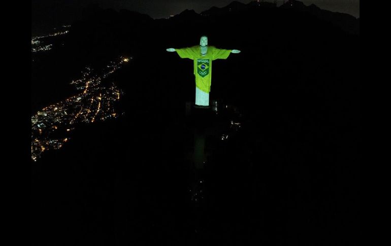 Con sus brazos abiertos, el simbólico monumento pidió 