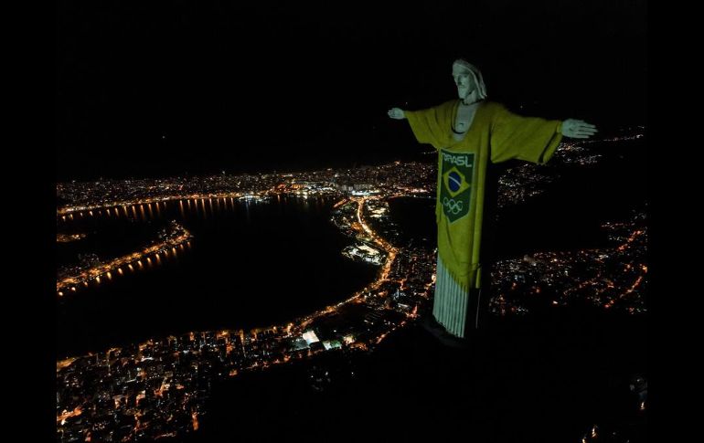Con sus brazos abiertos, el simbólico monumento pidió 