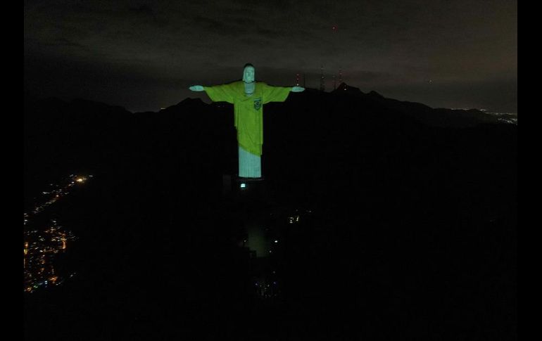 Con sus brazos abiertos, el simbólico monumento pidió 