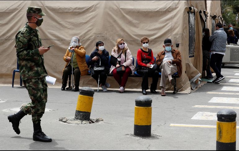 Puesto de vacunación en Bogotá, Colombia. Sudamérica es el centro de la pandemia en el continente. EFE/M. Dueñas