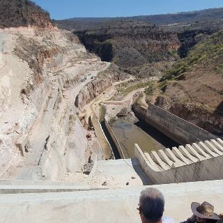 Gastan millones, agotan acuíferos y no hay más agua