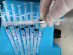 Tanto las autoridades sanitarias como los científicos de primera línea en la pandemia recomiendan siempre vacunarse. EFE / H. Simanjuntak