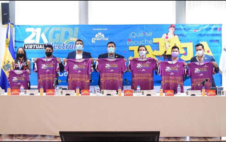 En la presentación de la indumentaria se destacó el estampado con el vocablo “JA”. ESPECIAL