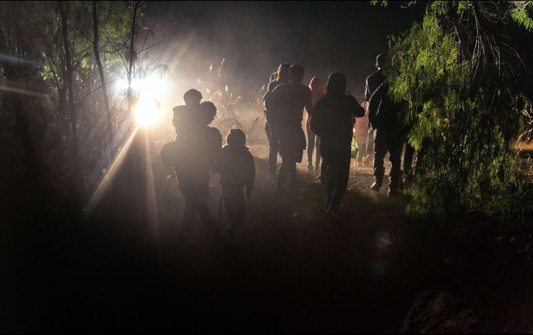 El gobernador texano justificó su petición mencionando delitos como el tráfico humano y sexual de mujeres y niños. AFP/J. Moore