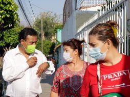 Cosío Gaona estuvo acompañado esta mañana en sus actividades de campaña por la candidata a diputada local Sandra Mombela y decenas de simpatizantes. ESPECIAL