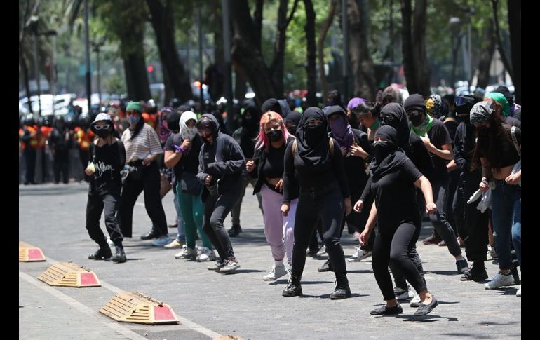 Las mujeres exigieron espacios para vender sus productos en los que no reciban agresiones y terminar con la violencia económica. EFE/M. Guzmán