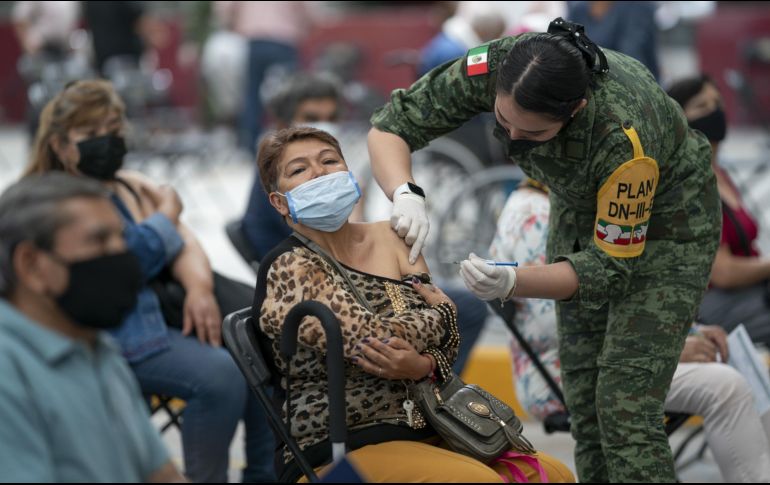 El programa nacional de vacunación se enfoca actualmente en los adultos mayores. XINHUA/L. Licona
