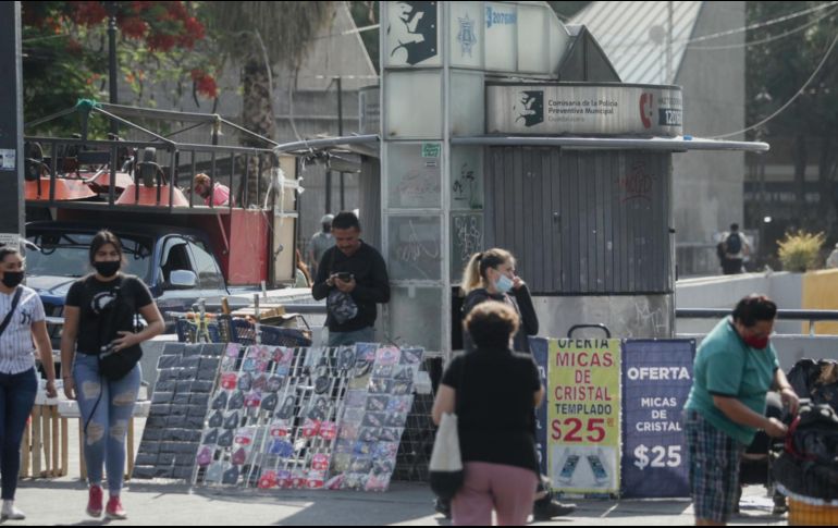 El presidente de la Canaco, Raúl Uranga, y el delegado del Centro Histórico del organismo empresarial, Víctor Zetter, destacaron que quieren que se reactiven los módulos de la Policía tapatía y que se erradique el comercio informal. EL INFORMADOR/G. Gallo