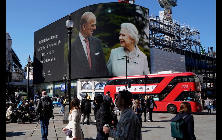 La mayoría del país siguió el acto fúnebre  por televisión. AFP / N. Halle´n