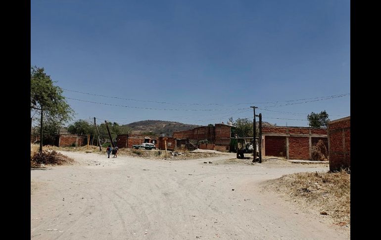 Los temerosos vecinos sólo salen lo indispensable y las calles lucen desoladas tras el multihomicidio. EL INFORMADOR/G. Gallo