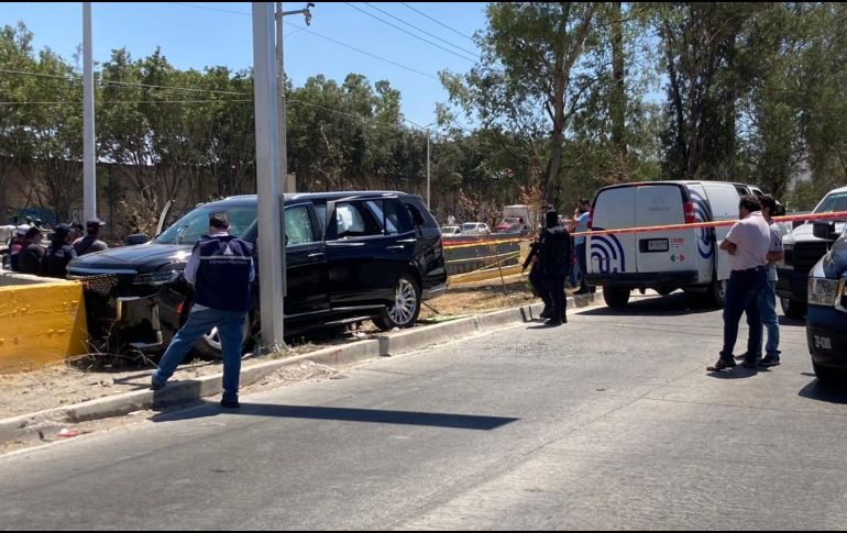 Personal de la Fiscalía de Jalisco se encuentra en el lugar de la agresión para recabar los primeros indicios. ESPECIAL