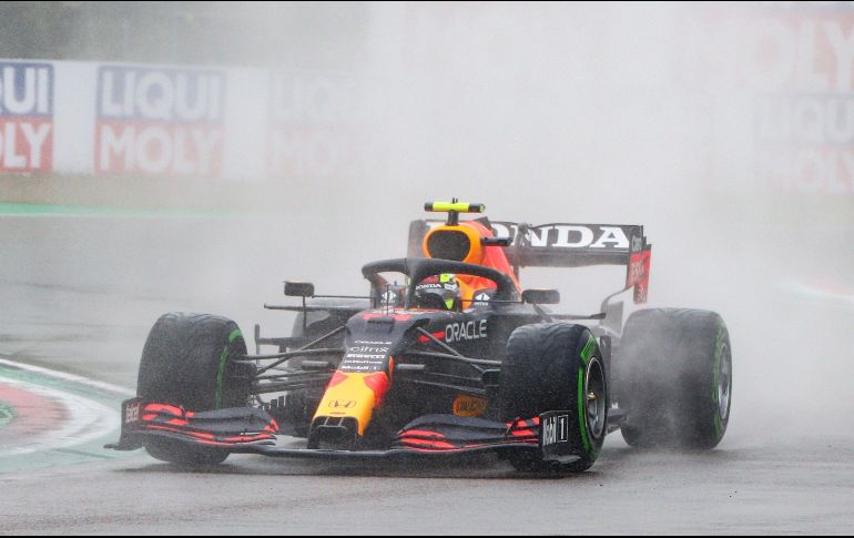 Pérez (foto) se fue hasta la cuarta posición, mientras su coequipero Max Verstappen se puso de puntero. EFE / D. Gennari