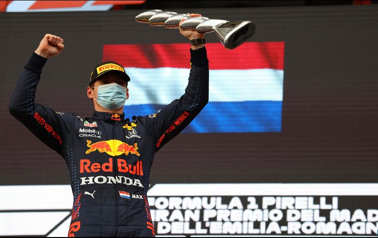 Verstappen, que comenzó tercero en la parrilla de salida, tuvo una salida excelente. AP / B. Lennon
