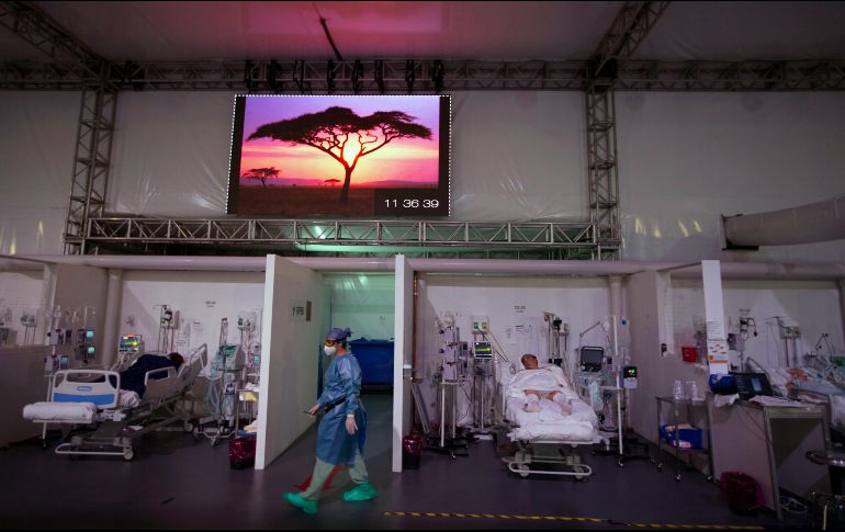 Un total de 2 millones 305 mil 602 casos de COVID-19 se registran en México. AP/ARCHIVO