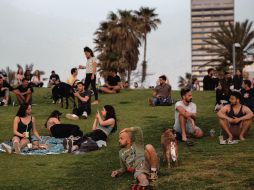 Normalidad. La población israelí vuelve a la “normalidad” en actividades en espacios abiertos. AP