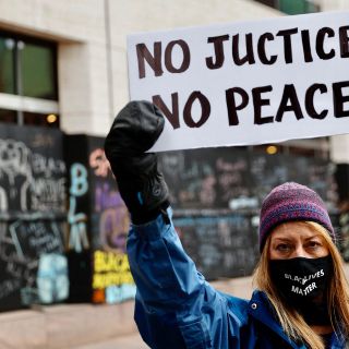 George Floyd: Inician alegatos finales en juicio por muerte del afroamericano