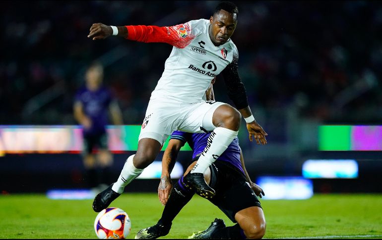 El volante ofensivo de los rojinegros del Atlas se mantiene ''entre algodones'' por una lesión sufrida en el partido ante Mazatlán del pasado fin de semana. IMAGO7