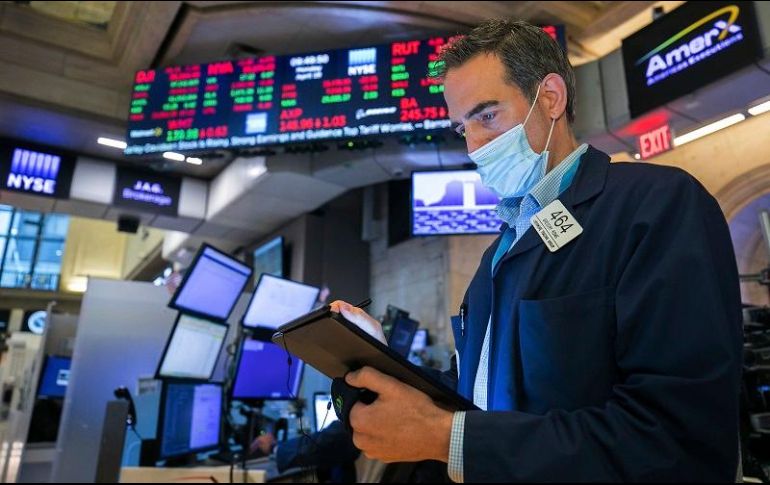 La mayoría de los sectores retrocedieron, encabezados por las empresas energéticas, financieras y de bienes no esenciales. AP/C. Crow