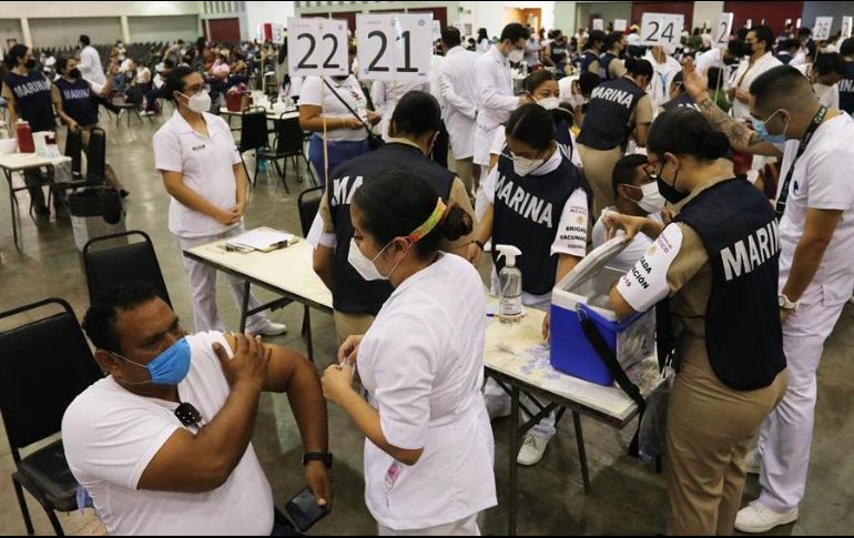 México apostó por una estrategia que consiste en realizar pocas pruebas y enfocarse en ampliar la capacidad hospitalaria en lugar de frenar los contagios. EFE/B. Tellez