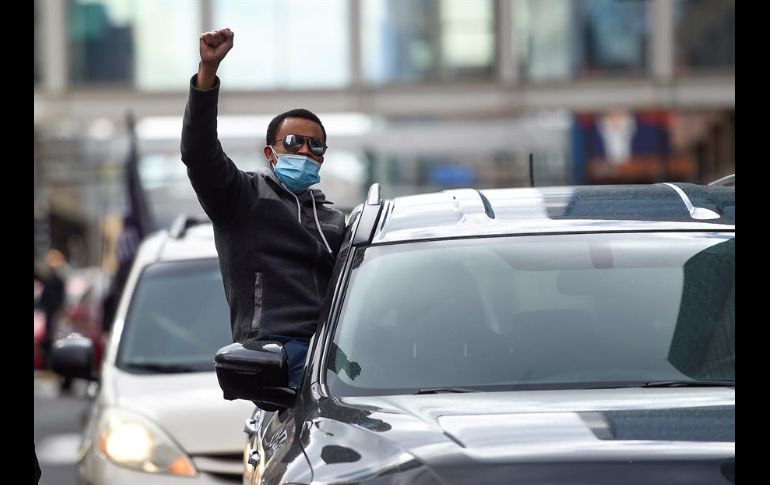 Entre gritos y pancartas, se vivió un clima positivo ante un veredicto que marca un antes y un después en la historia de Estados Unidos. EFE/C. Lassig