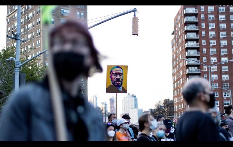 Entre gritos y pancartas, se vivió un clima positivo ante un veredicto que marca un antes y un después en la historia de Estados Unidos. EFE/J. Lane