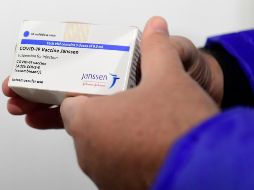 Johnson & Johnson incluirá con su vacuna “información importante del diagnóstico y la gestión” sobre el riesgo de desarrollar coagulación sanguínea. AP/S. Koszticsak