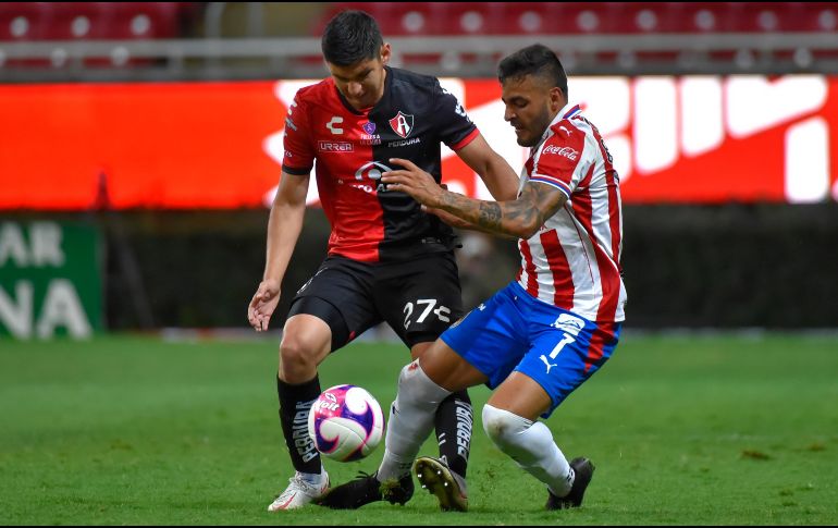 Atlas necesita ganar para mantener vivas sus esperanzas de alejarse del sótano de la tabla de cocientes y clasificar a la Liguilla. Chivas sueña con colarse al repechaje. IMAGO7