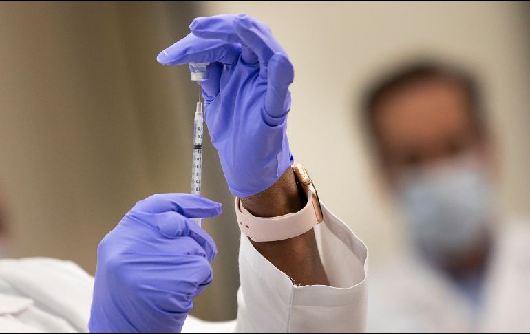 EU ha entrado en una nueva fase de la vacunación, porque desde el lunes, por orden presidencial, todos los mayores de 16 años pueden ya pedir cita para ser vacunados. EFE / ARCHIVO