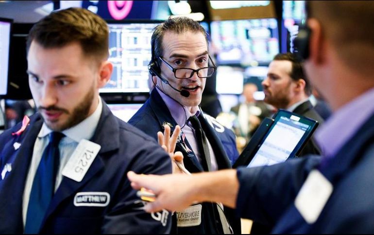 La mayoría de sectores terminaron en verde, liderados por los de materiales básicos, energía y finanzas. EFE/ARCHIVO