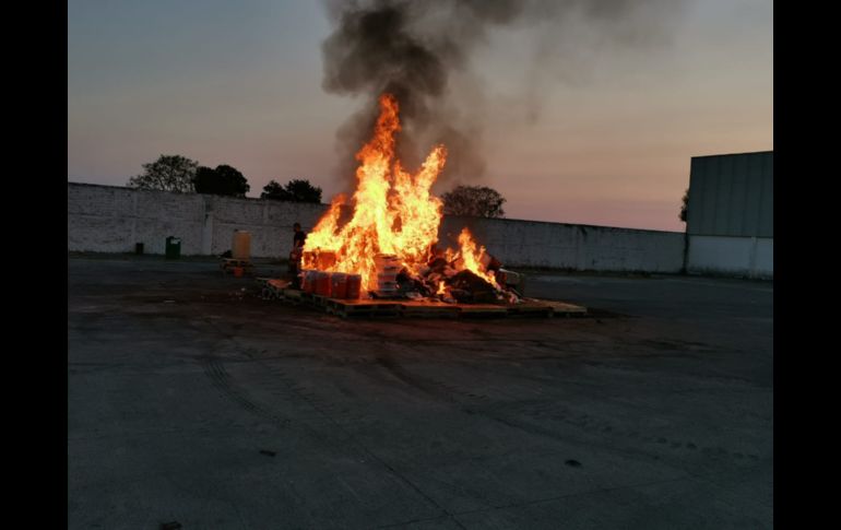Entre las drogas quemadas en Zapopan había más de 760 kilos de marihuana. ESPECIAL/FGR