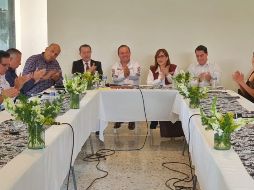 Durante la reunión estuvo presente Yeidckol Polevnsky, delegada de Morena en Jalisco. ESPECIAL