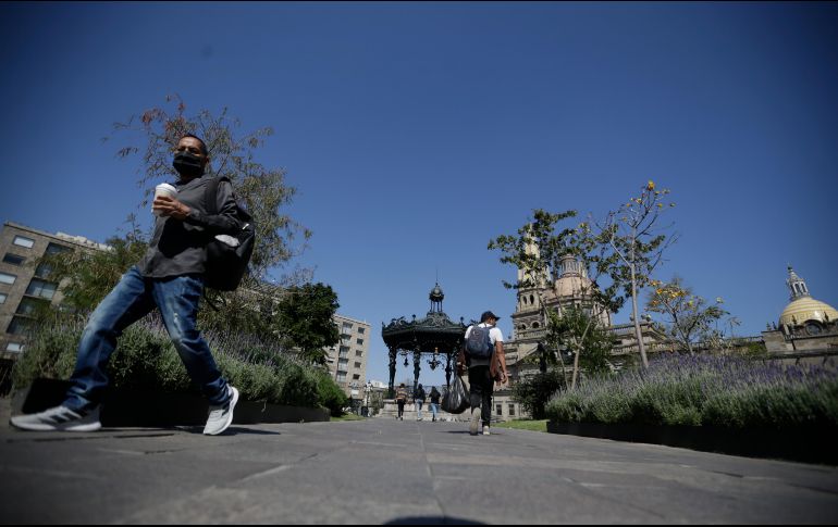 A pesar del semáforo verde, se pide seguir con el uso de cubrebocas. EL INFORMADOR/ARCHIVO