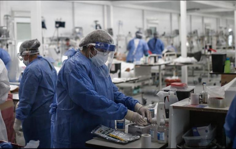 La tasa de hospitalizaciones entre las personas de 65 años o más es de alrededor de 14 por cada 100 mil personas. EFE/J. Roncoroni