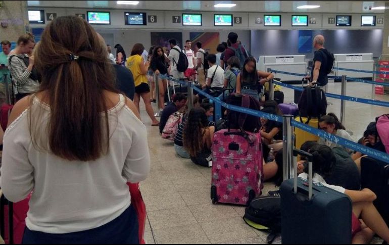 La medida, que no se aplica a los vuelos de carga, entrará en vigor este viernes. EFE/ARCHIVO