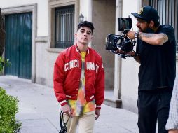 Jos Canela. El músico y cantante posa durante la filmación del video “Lento”, que hoy se puede ver y escuchar en todas las plataformas. ESPECIAL