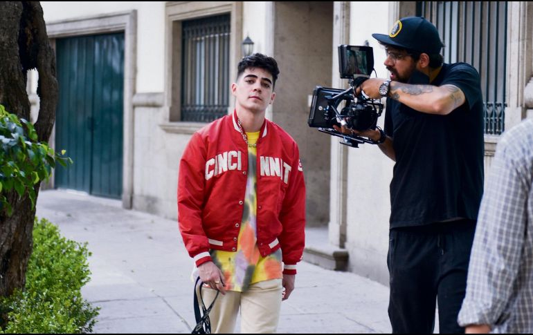 Jos Canela. El músico y cantante posa durante la filmación del video “Lento”, que hoy se puede ver y escuchar en todas las plataformas. ESPECIAL