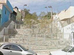 Los vecinos solicitaron una rampa peatonal que les permitiera ascender, descender y cruzar las calles. ESPECIAL